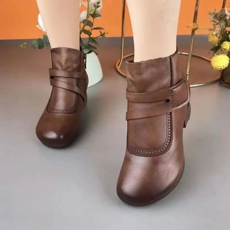 bota cano curto, bota feminina cano curto, bota cano curto feminina, bota preta cano curto, bota cano medio, bota dakota cano curto, bota branca cano curto, botas femininas cano curto, bota bottero cano curto, bota cano curto salto grosso,